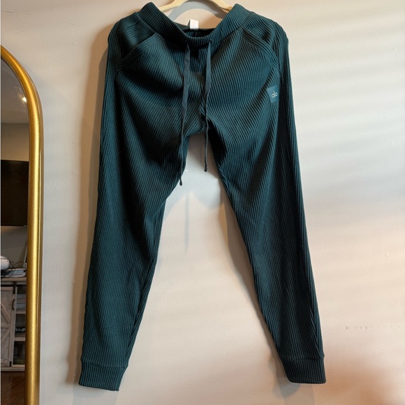 Alo yoga Muse sweatpants Midnight green XS - Picture 4 of 5